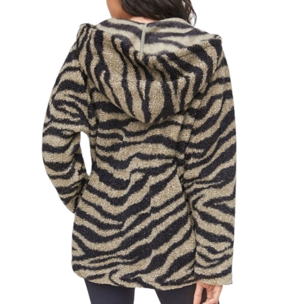Varley by Anthropologie Whitfield Sherpa Oversized Zebra Pullover XS-M fit - Picture 2 of 10